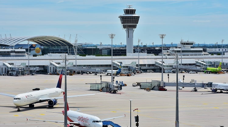 La compensación por retraso o cancelación de un vuelo debe calcularse sin incluir las escalas
