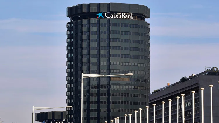 CaixaBank, entidad más reclamada por tarjetas revolving en lo que va de año multidivisa de Caixabank