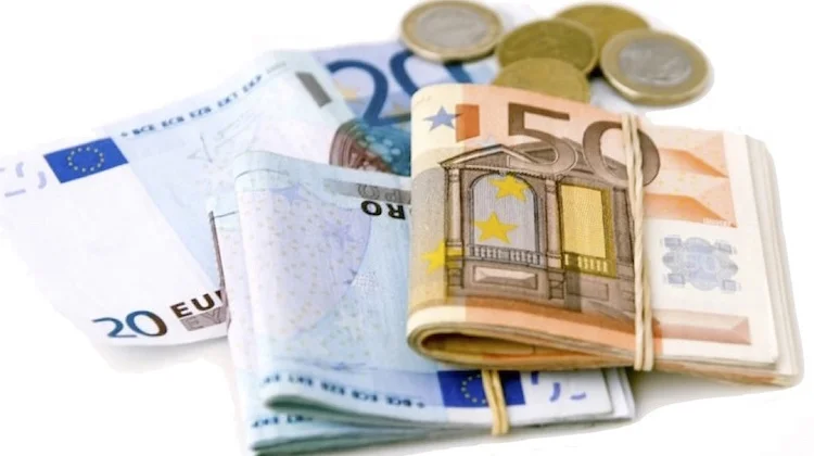La encrucijada del efectivo: entre la soberanía individual y la regulación digital dinero