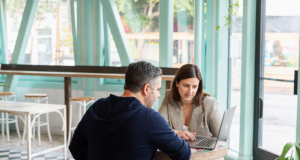 ¿Me pueden despedir por tener un romance en el trabajo?