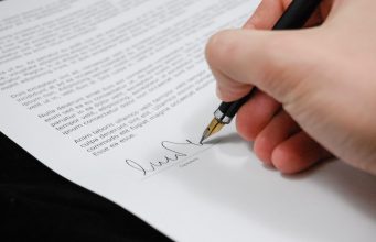 En España se otorgaron más de 176.800 poderes generales en 2025, un 28% más que en 2020