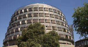 El Constitucional ampara a un abogado sancionado por un LAJ constitucional