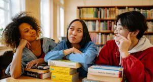 Colombia – Corte protege derecho a la educación de joven residente en España