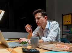 El Supremo sobre cuándo la pausa de comida debe pagarse: si no hay desconexión real, se considera tiempo de trabajo