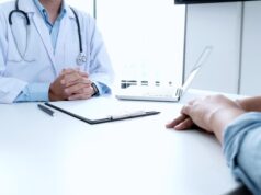 ¿Quién responde si la inteligencia artificial se equivoca en consulta? La nueva guía de Sanidad aclara las responsabilidad